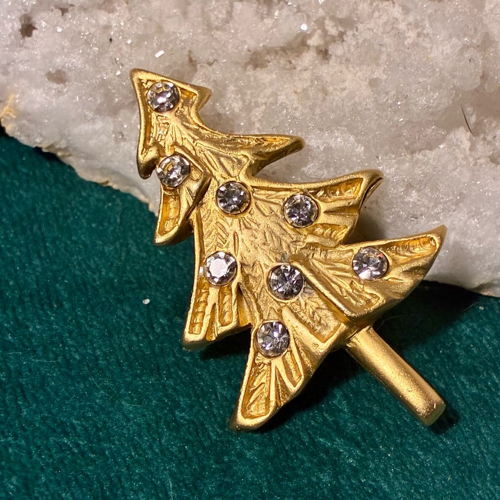 🎄 Vintage Gold-Tone Christmas Tree Brooch • 2” Rhinestone Holiday Pin✨